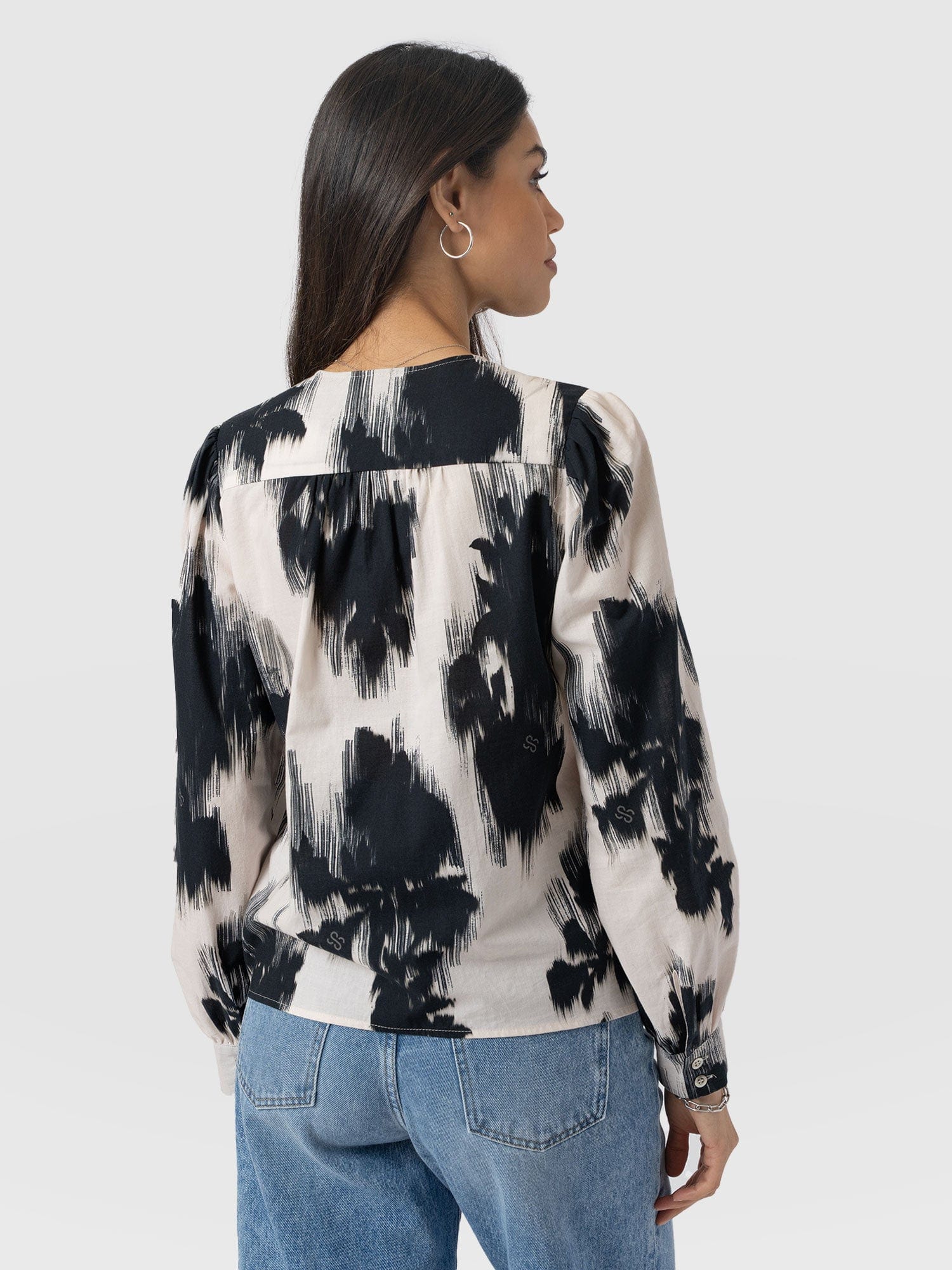 Amelie Blouse - White Fade Floral - Women's Blouses | Saint + Sofia® USA